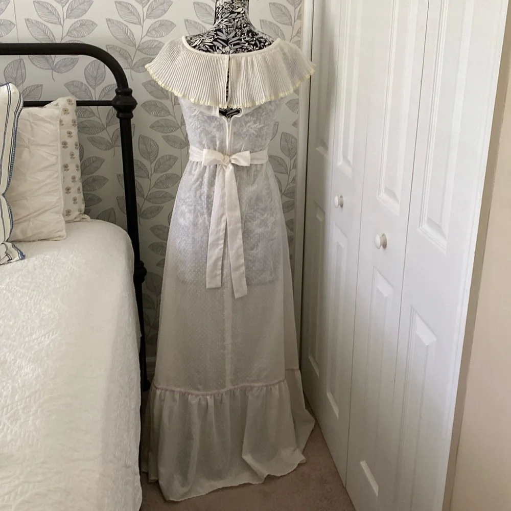 Vintage 1970’s prairie style full length dress with dimensional polka dots - Picture 6 of 14